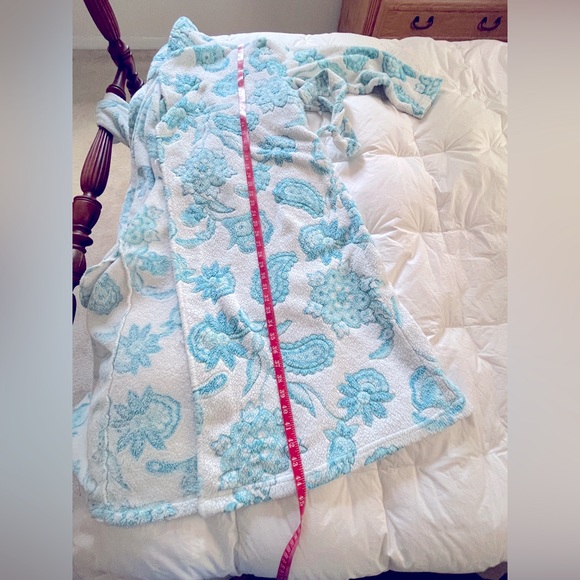 Secret Treasures robe plush, soft, women’s, blue and white flowered One size - Picture 6 of 6